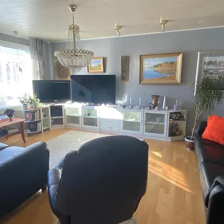 Omakotitalo Max Kuudelle Lahella Powerparkia Apartman Harma