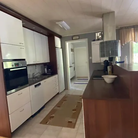 Omakotitalo Max Kuudelle Lahella Powerparkia Apartman Harma